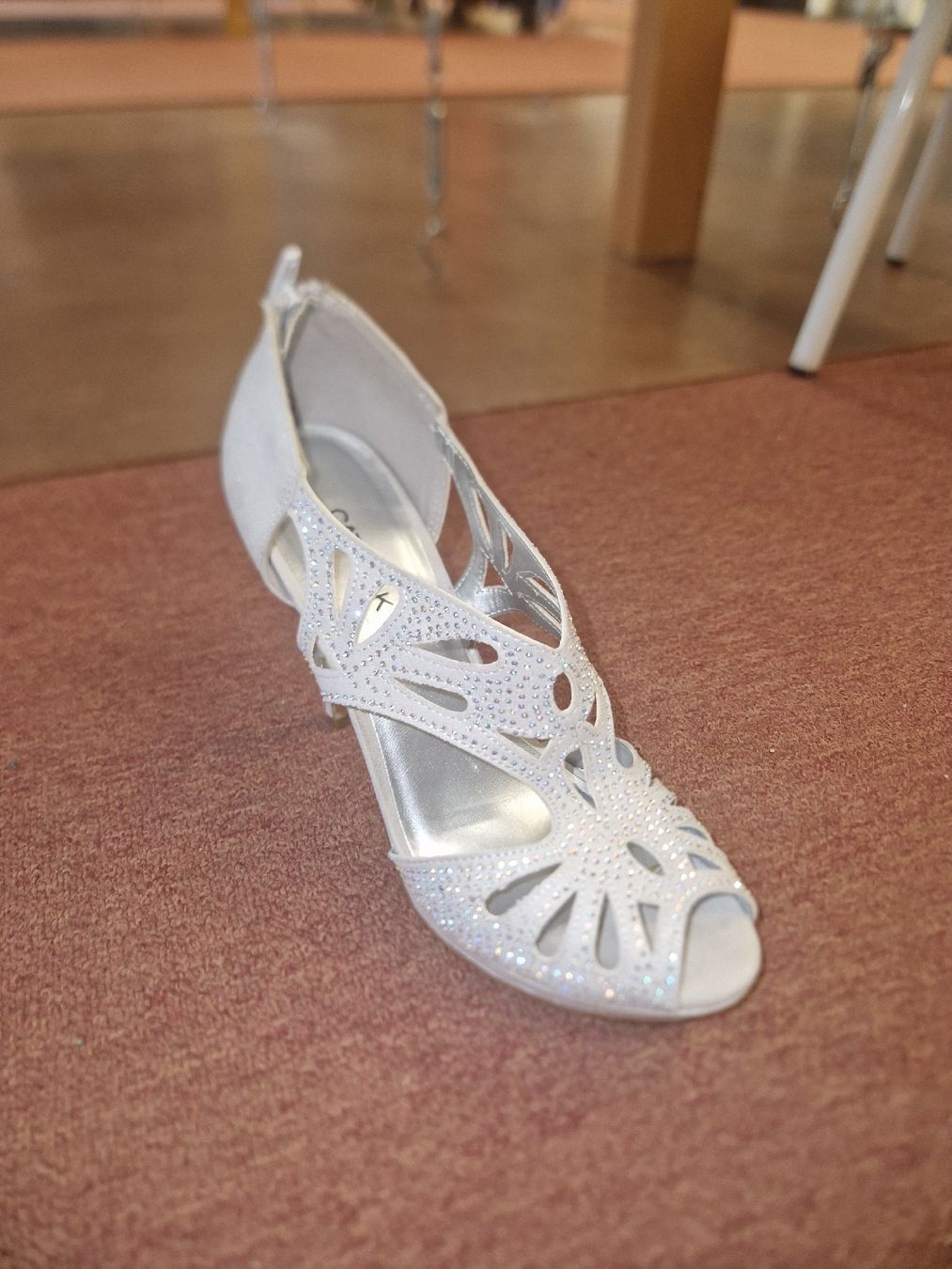 Scarpe da donna: Damenschuh grau Grösse 38 Katwalk mit Steinchen – Usato da Neuhausen venduto da Nicolino92 1