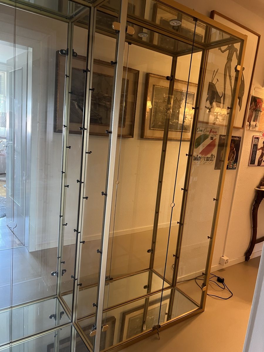 Vitrinen: Glasvitrine mit Schlüssel  – Gebraucht aus Winterthur von nma_2kgs 1