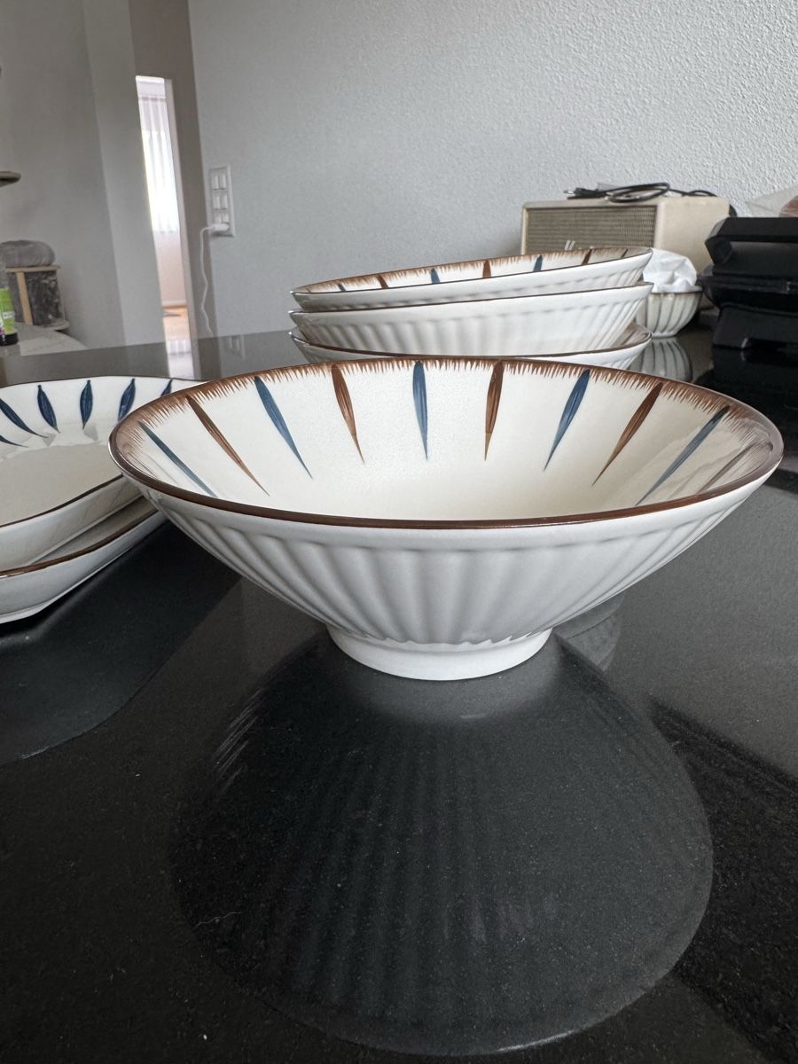 Services de table: 4 Schalen und 2 Platten als Set – D'occasion à Oberbüren par dijbdn 1