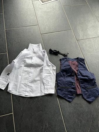 Festliches Set: Hemd, Gilet, Fliege, C&A, 1 x getragen, 104