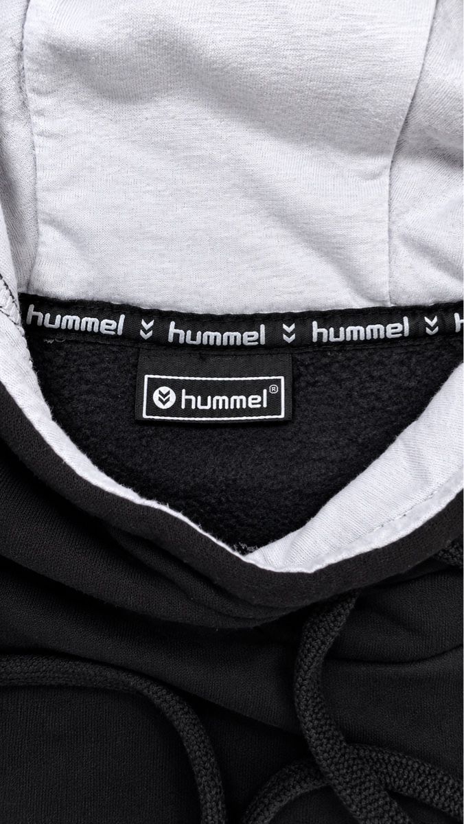 Pullover & Sweatshirts: Hummel Kapuzenpullover schwarz Grösse M – Gebraucht aus Hittnau von emi_hrf6 2