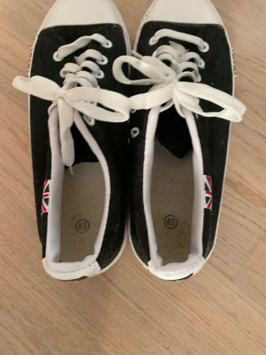 Scarpe da uomo: Sneakers Schwarz – Usato da St. Gallen venduto da menchild 2