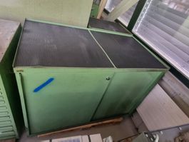 Werkzeugschrank mit Schiebetür und Auszug