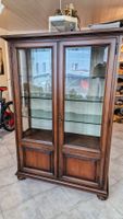 Wunderbare Schrankvitrine in gepflegtem Zustand