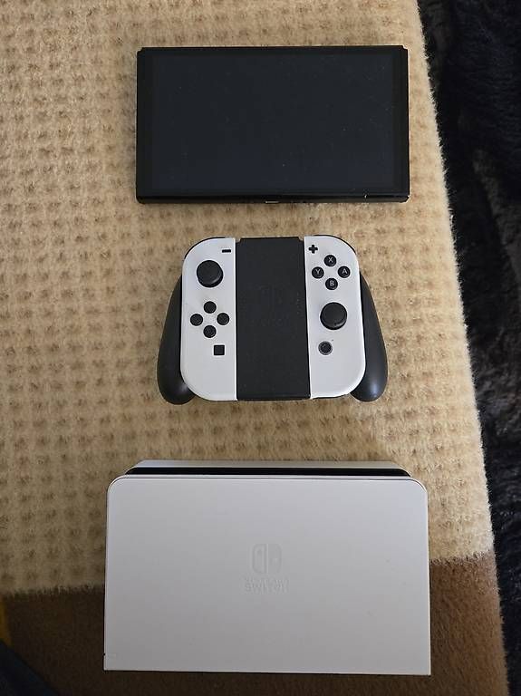 Consoles: Nintendo Switch OLED – D'occasion à Winterthur par Tezbasan2024 1