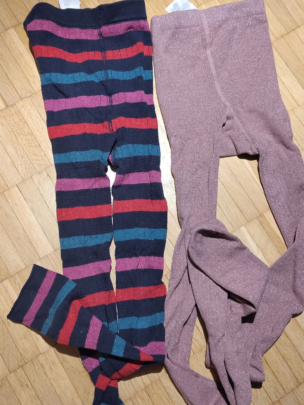 Collants & Leggings: 2 Glitzerstrumpfhosen134/140 – D'occasion à Zürich par Spif