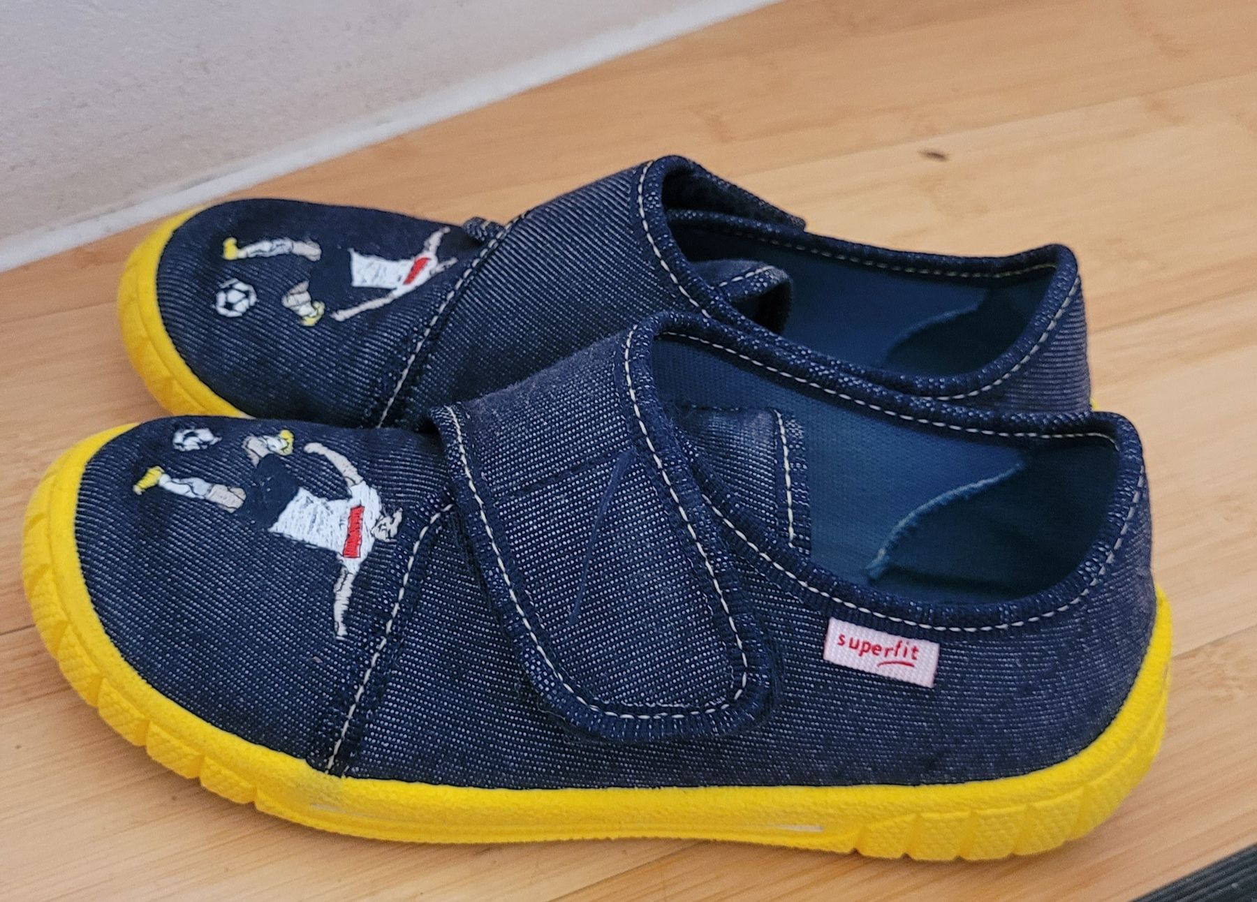 Schuhe für Jungen: Superfit Hausschuhe, Gr. 29, neuwertig – Gebraucht aus Winkel von Tongabonga 1