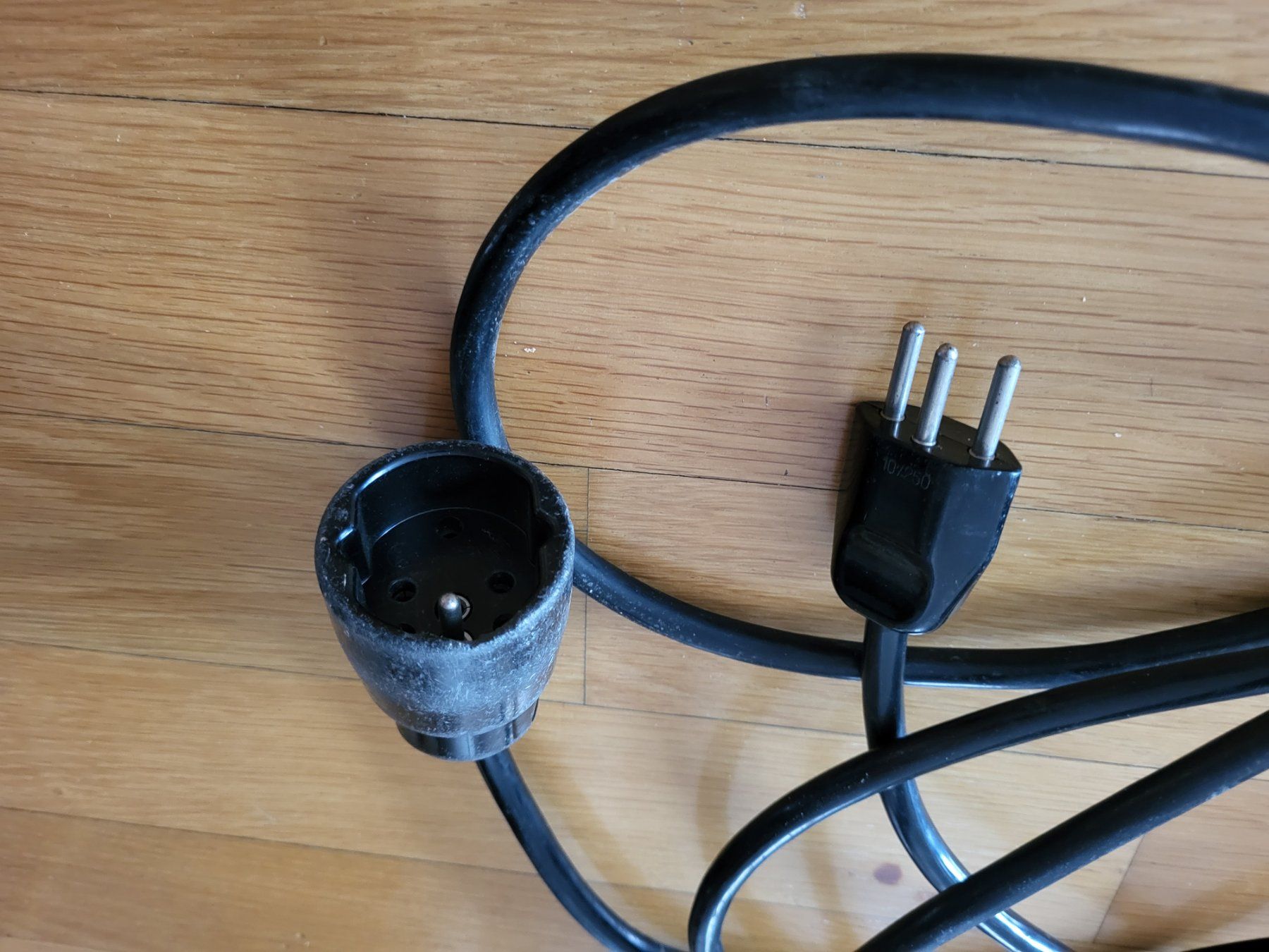 Kabel: Verlängerungskabel 220 Volt, 3-polig – Gebraucht aus Volketswil von Kandelaber 1