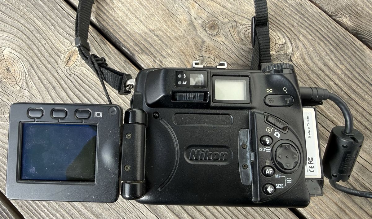 Nikon Kamera: Nikon COOLPIX5000 Digital Caméra – Gebraucht aus La Tour-de-Peilz von 3RST 5