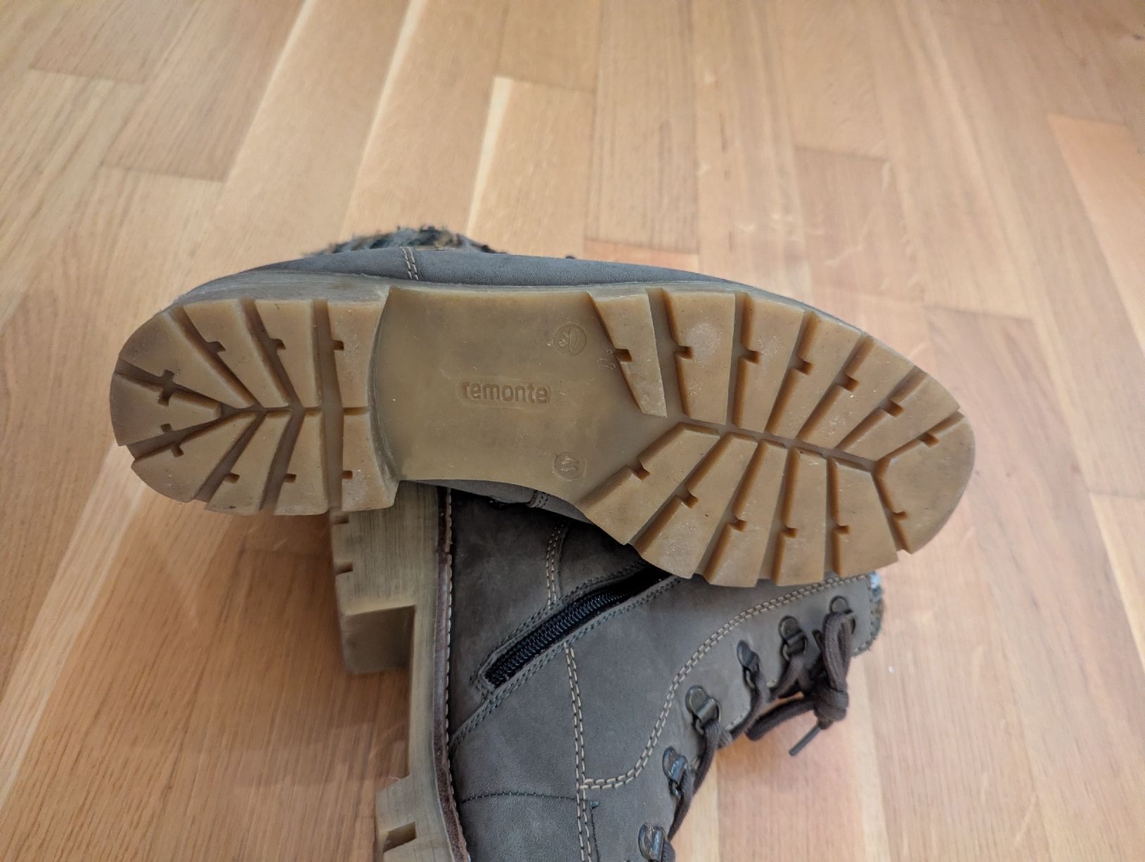 Chaussures femmes: Remonte Winterstiefel  – D'occasion à Birrwil par ann_b7j9 2
