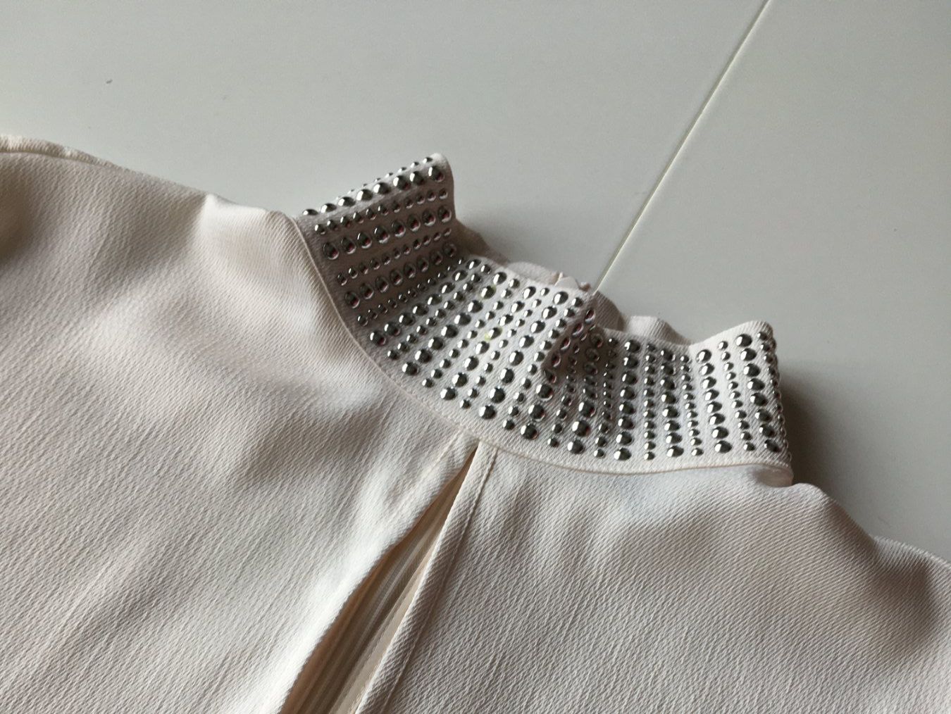 H&M Camicette: Chemisier blanc cassé avec clous - S – Usato da Troinex venduto da Irisglo 3