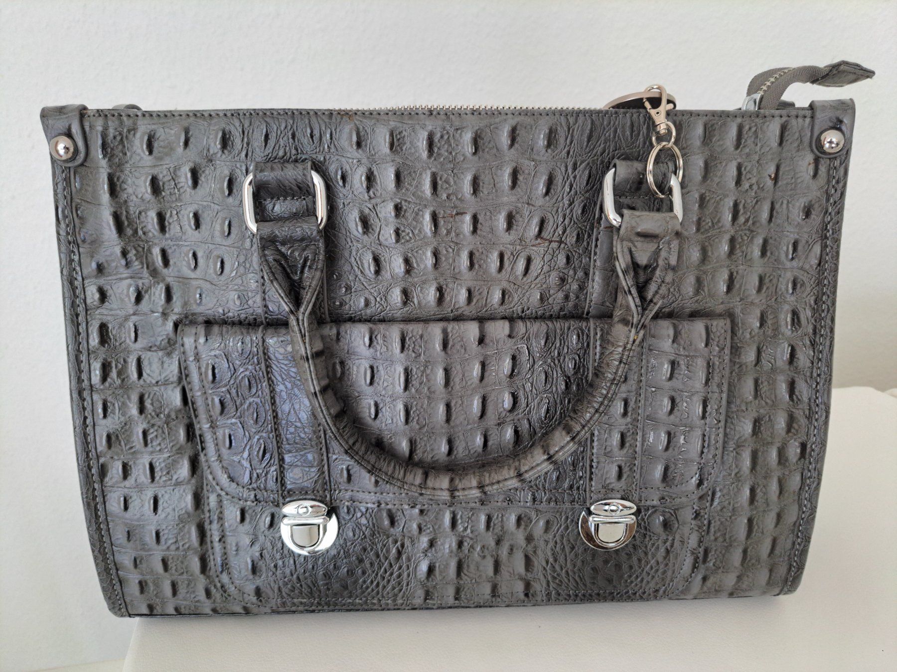 Taschen für Damen: Schöne Handtasche – Gebraucht aus Pfäffikon ZH von Valsangiaccomo 1