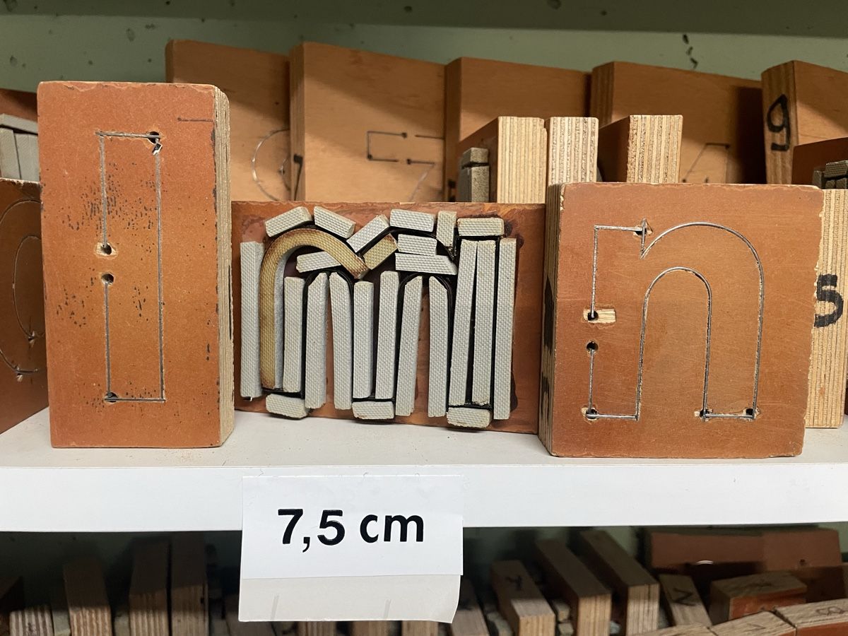 Tutte le macchine: Stanzmaschine und Eckstanze – Usato da Rütihof venduto da JulieH85 7
