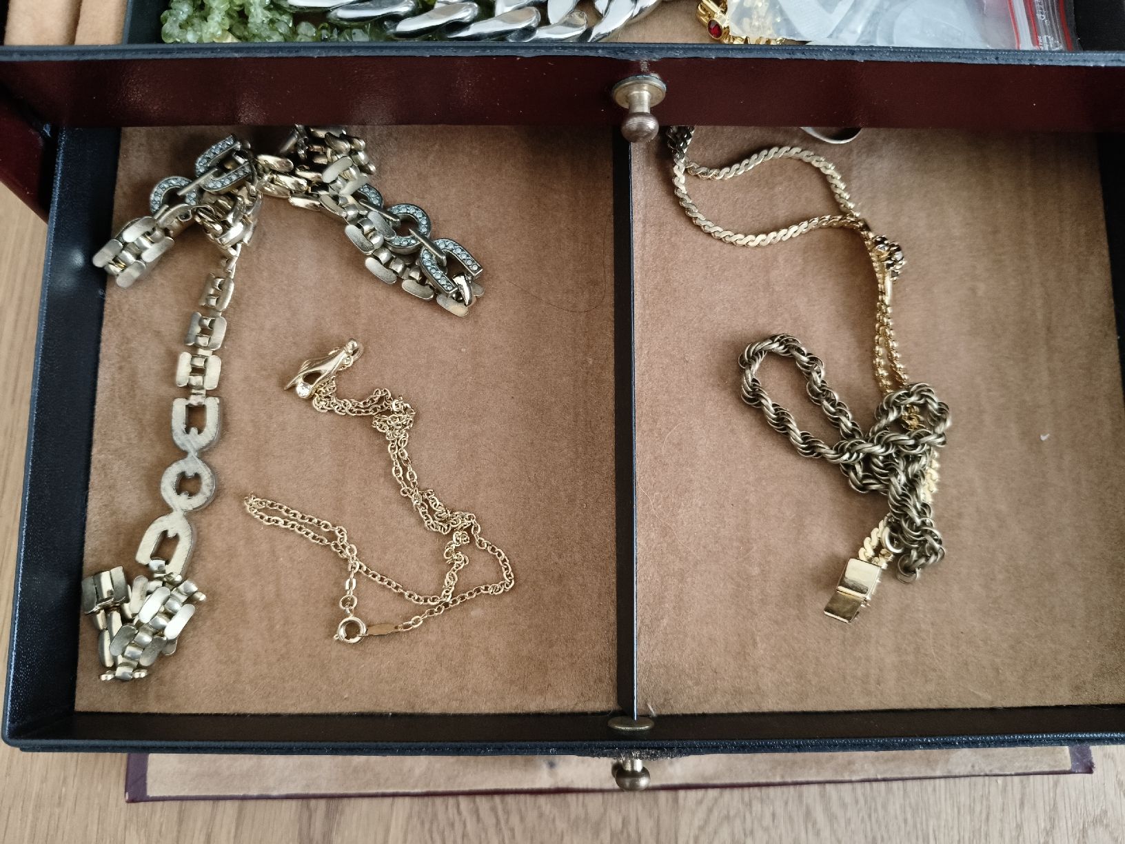 Altri gioielli: Schmuckkasten mit Uhren und Schmuck – Usato da Sissach venduto da eli_6l2g 2