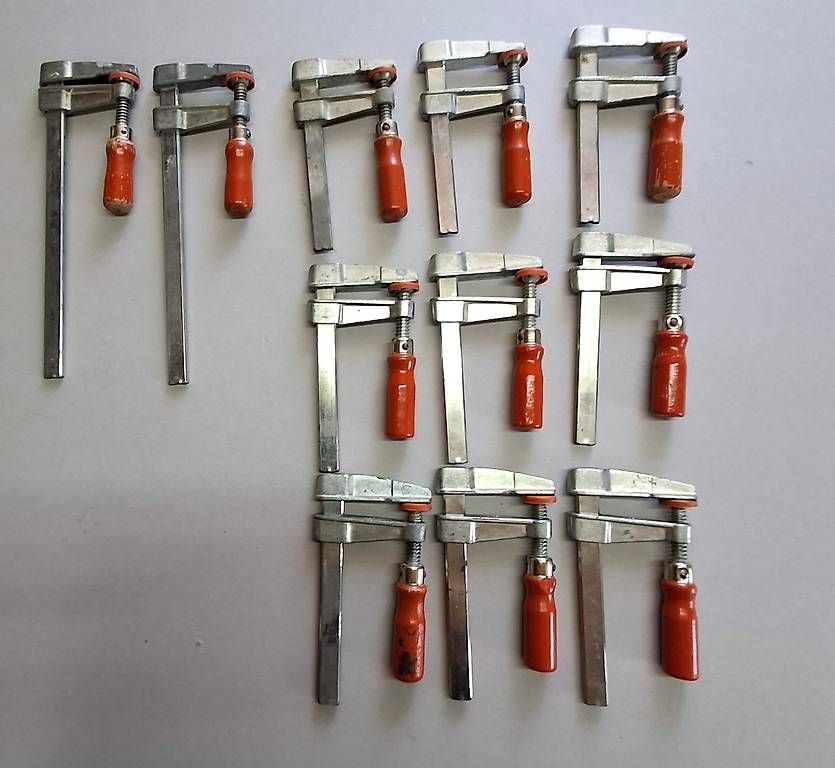 Tutti gli attrezzi: 8 kleine Schraubzwingen Spannzwingen mit Holzgriff – Usato da Rüti ZH venduto da Liliane_market