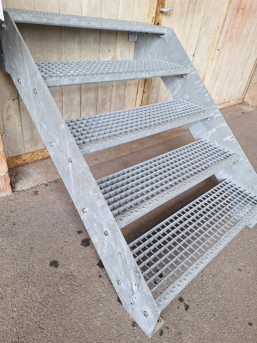 Treppen: Metalltreppe Stahltreppe Verzinkt Neu Robust 5 Stufen – Neu (gemäss Beschreibung) aus Willisau von Abei 4