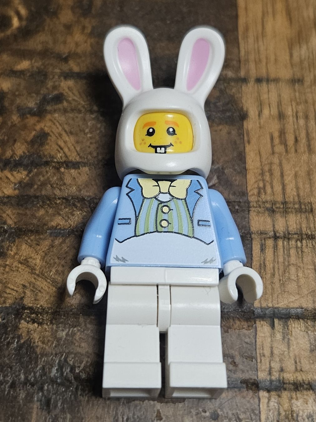 Lego Kit di costruzioni: lego figurine Easter Bunny Guy  hol116 – Usato da Confignon venduto da Ecrofigs