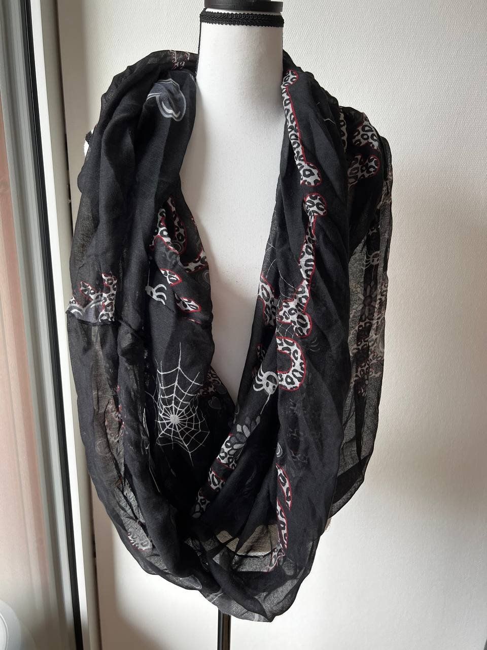 Foulard & Sciarpe: Neuer Schal – Nuovo e nell'imballaggio originale da Riehen venduto da ann_76jw 4