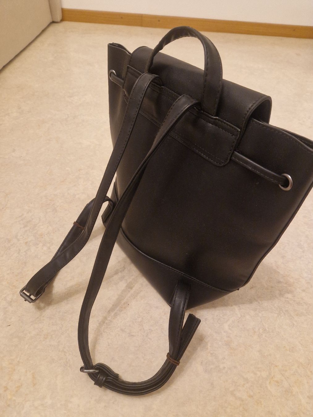 Zaini: Schwarzer Rucksack, Even&Odd – Usato da Frauenfeld venduto da Kimbeli 1