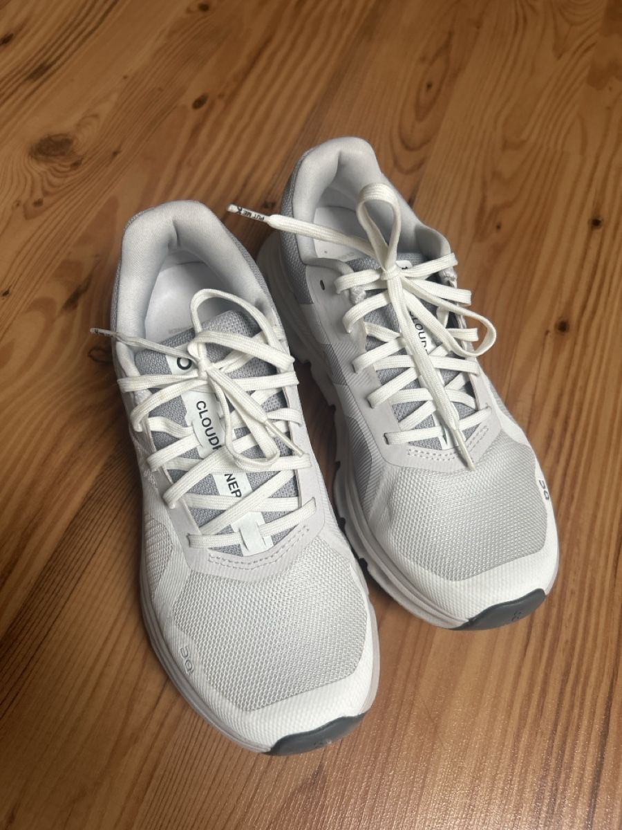 On Damenschuhe: On Cloudrunner Laufschuhe weiss/grau Gr. 37.5 – Neu (gemäss Beschreibung) aus Hausen AG von cele01 2