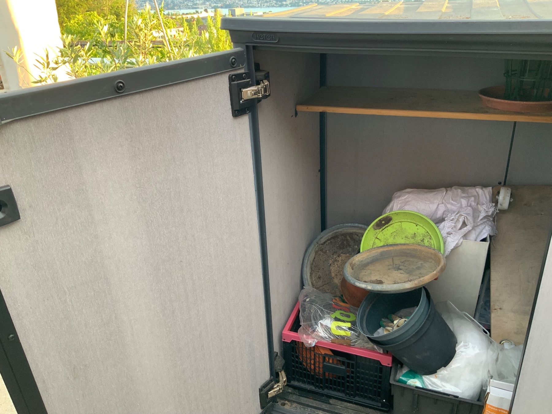 Keter Box contenitori: Keter Gartenschrank – Usato da Zürich venduto da Philidell 2