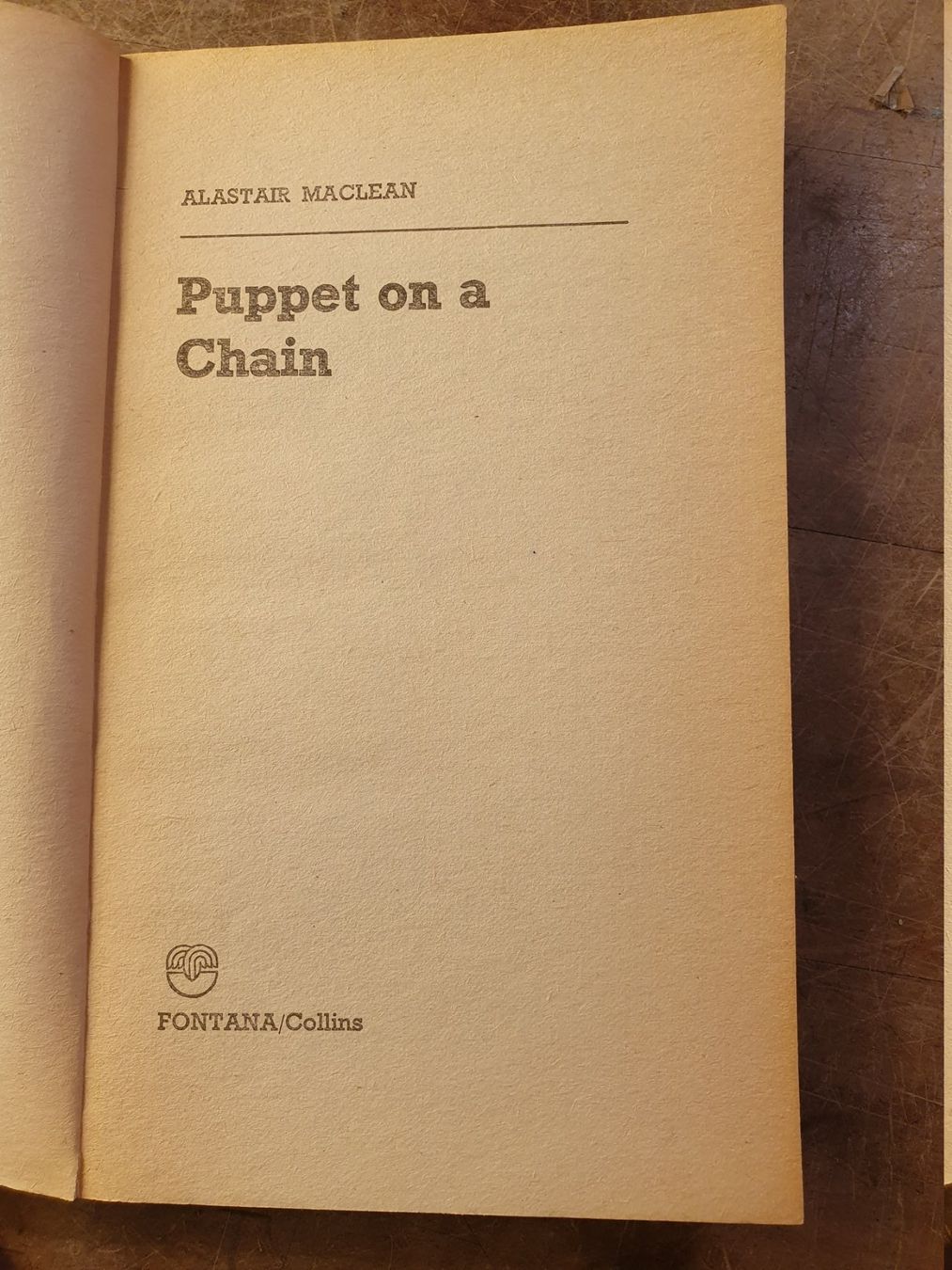 Libri: Puppet In A Chain - Alistair Maclean – Usato da Zürich venduto da loosebone 3