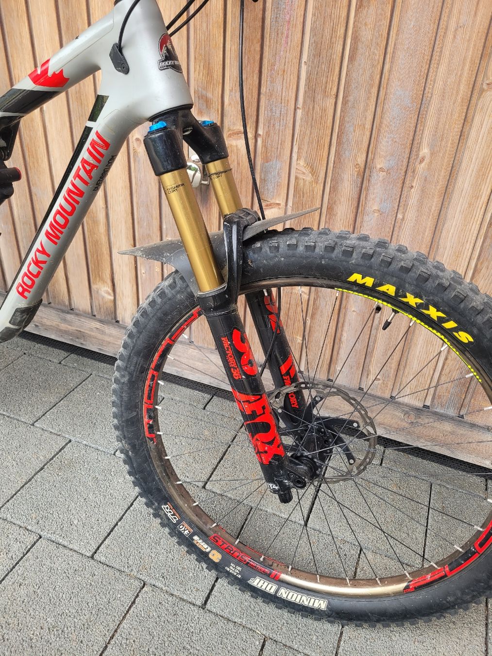 Rocky Mountain Bicycles Velos: Rocky Mountain Altitude Carbon 90 2018 – Gebraucht aus Vallamand von meersou 1
