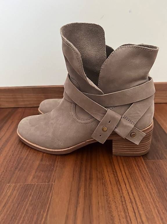 Ugg Scarpe per ragazze: Bottes ugg femmes t.39 – Usato da St-Prex venduto da feb_wd8w 3