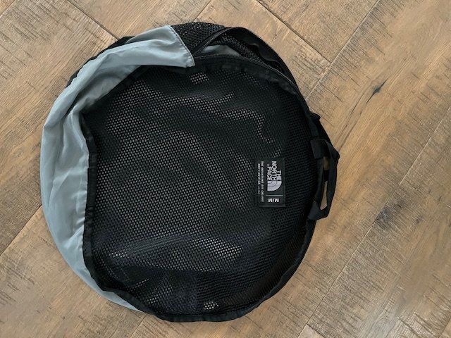 North Face Borse: The Northface Base Camp Duffle M schwarz – Nuovo (secondo la descrizione) da Niederuzwil venduto da Sonne026 5