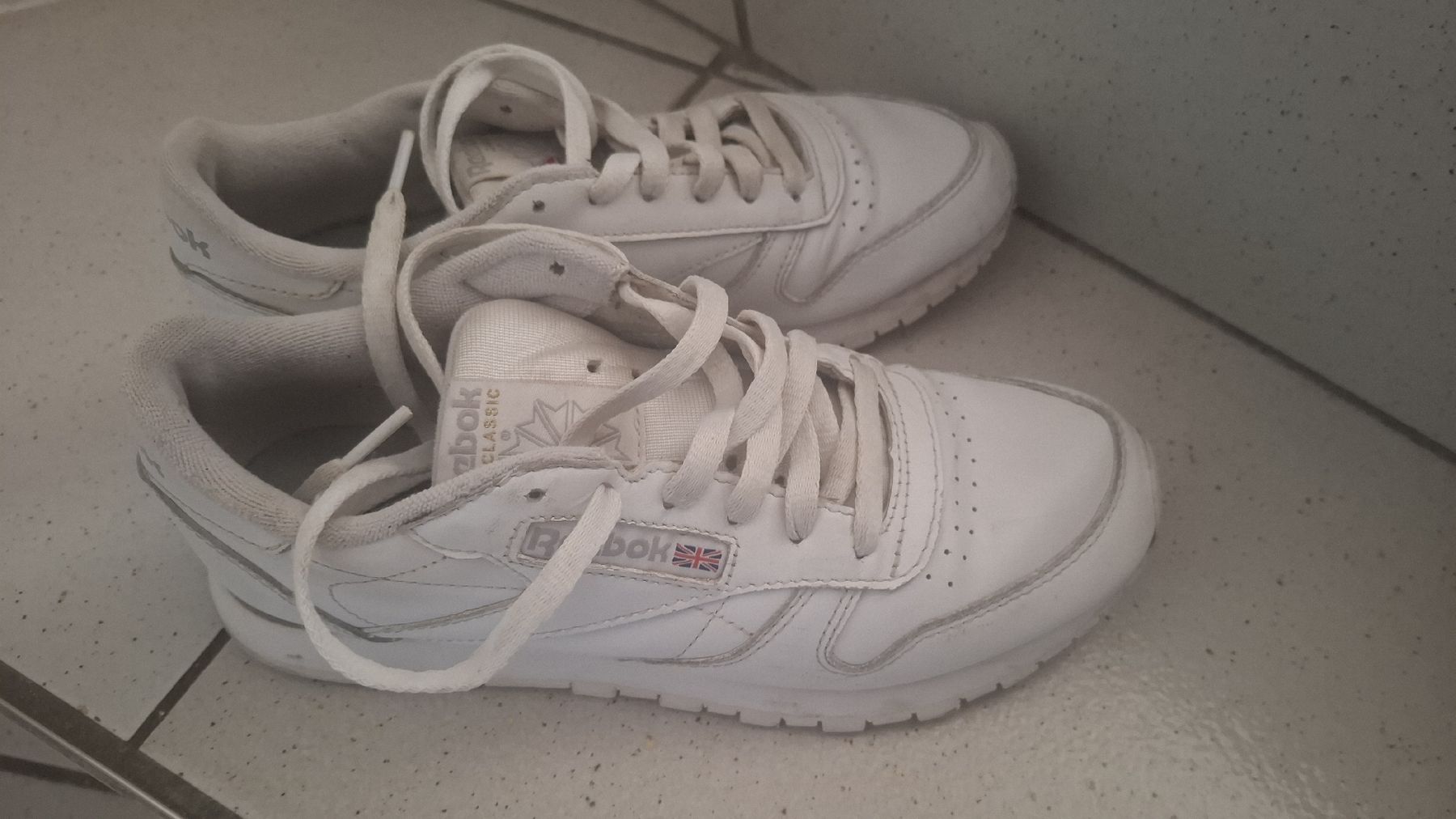 Reebok Scarpe da donna: Reebook Schuhe 38 – Usato da Wäldi venduto da Fergiu 1