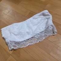 Weißes Spitzentop – romantisch & feminin