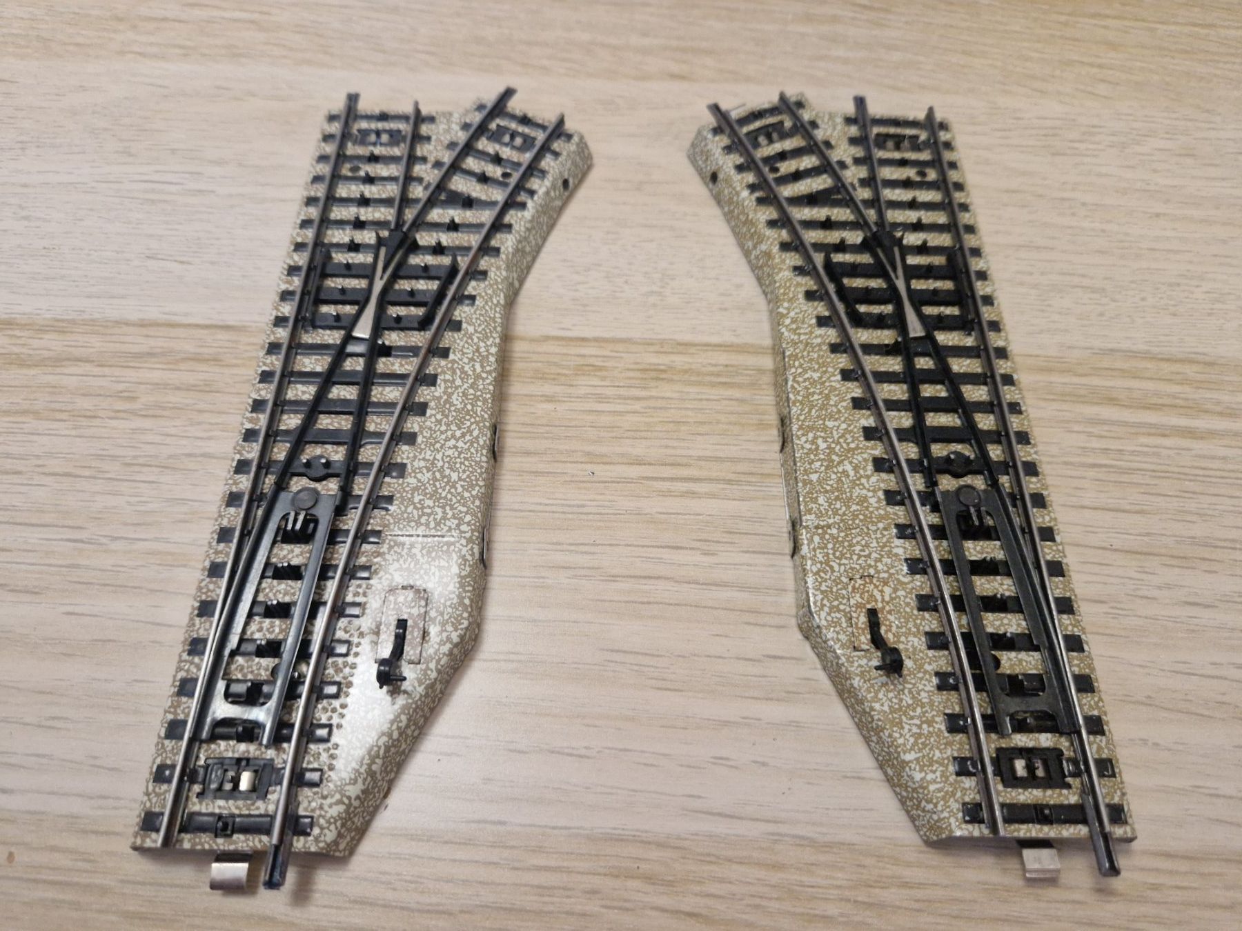 Märklin Modellini di ferrovie: Märklin 5221 Weichenpaar H0 – Usato da St-Aubin-Sauges venduto da tantome