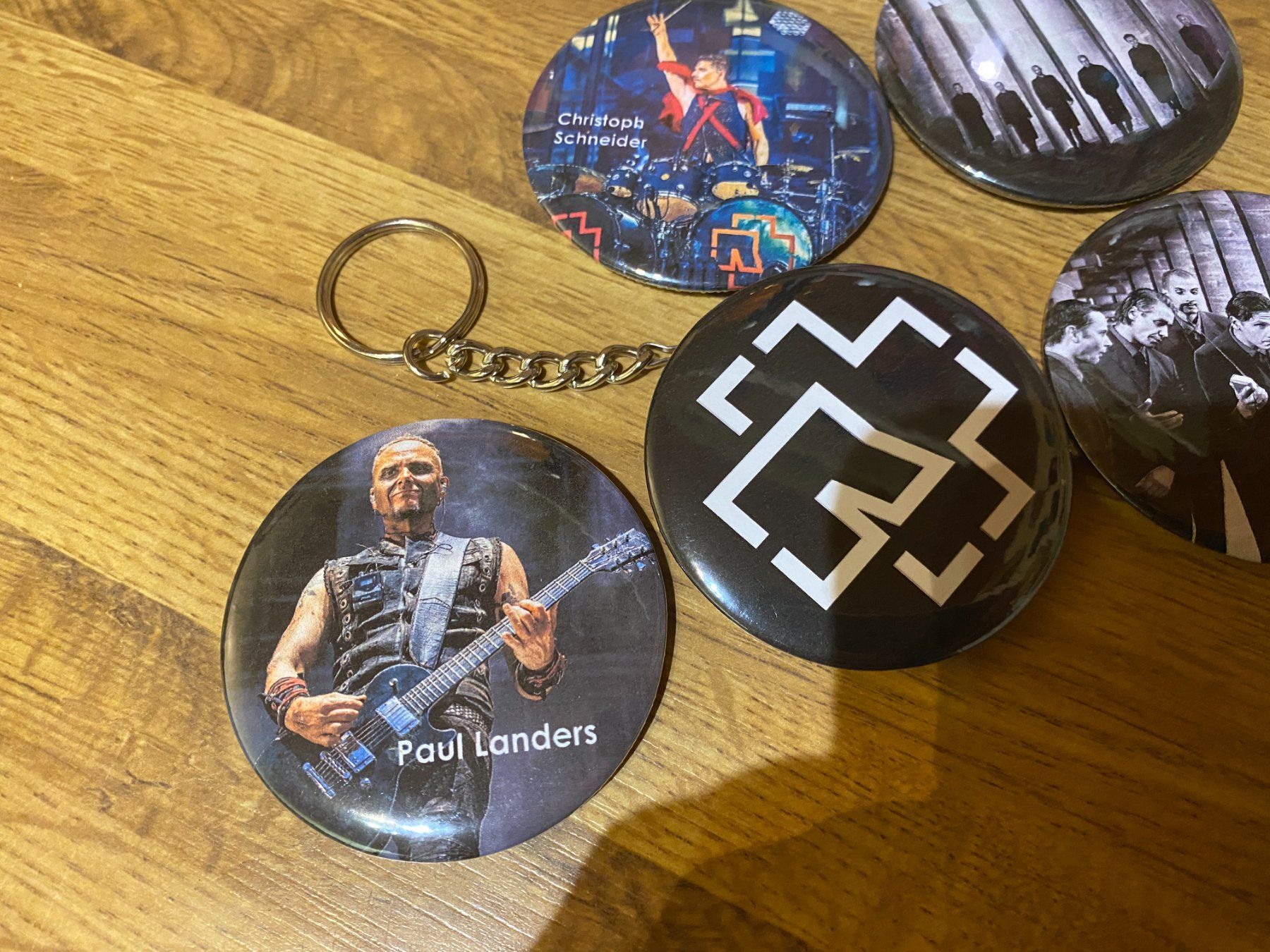 Placchette & Badge: Rammstein -  Flaschenoeffner & Magnete, Neu – Nuovo e nell'imballaggio originale da Basel venduto da FatCatPacksTheRatt 2