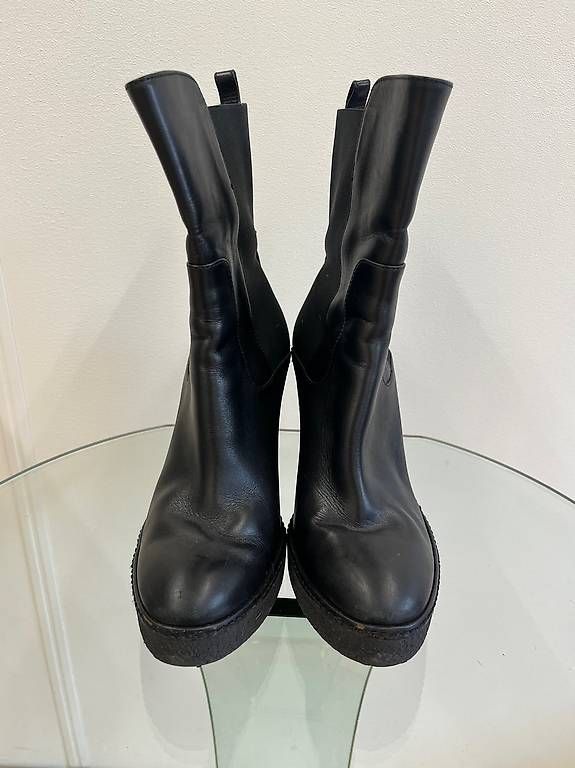 Moncler Scarpe da donna: Bottines en cuir Moncler taille 38 – Usato da Les Acacias venduto da kim_2dxt