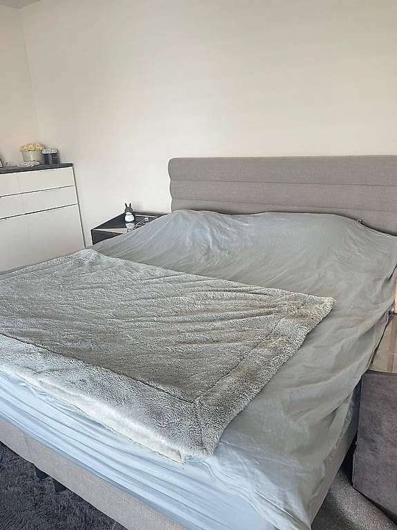 Betten: Boxspringbett 180 × 200 cm : Modernes Design mit Chromfüssen – Gebraucht aus Beckenried von samuele.campo 1