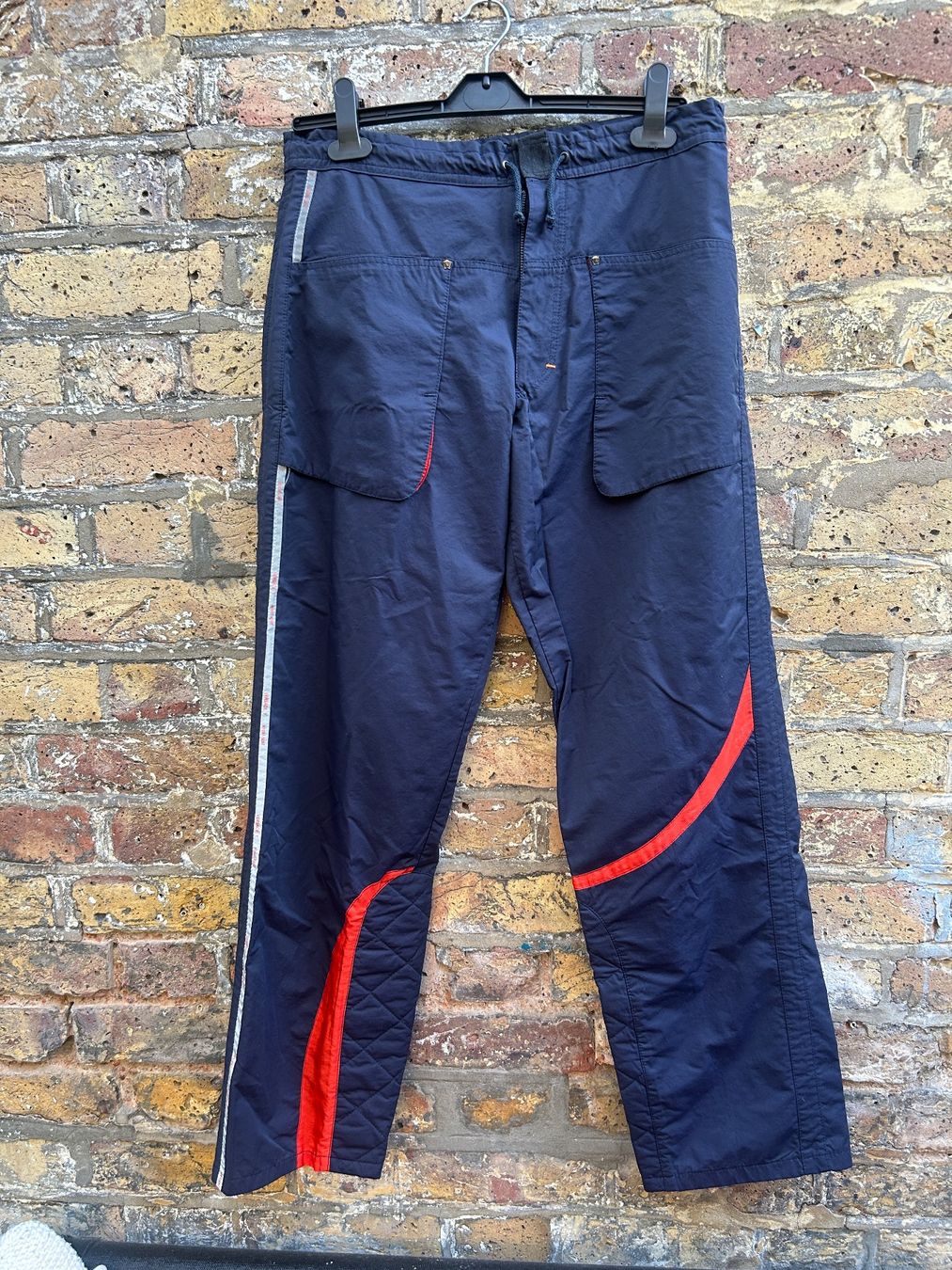 Versace Pantalons: Versace pants with refelective details – D'occasion à basel par wastedworld