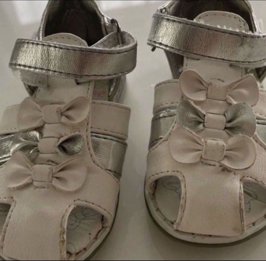 Scarpe per ragazze: Sandaletten Grösse 20 silber/weiss Cupcake  – Nuovo (secondo la descrizione) da Freidorf TG venduto da nad_fxh7 1