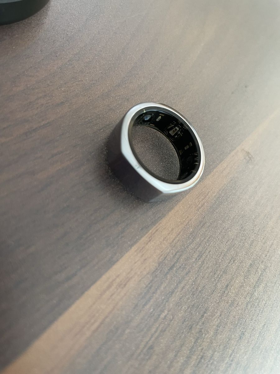 Smart Smartwatch: Oura Ring Gen3 Silver Grösse 7 mit Ladestation – Usato da Riehen venduto da mel_t595 3
