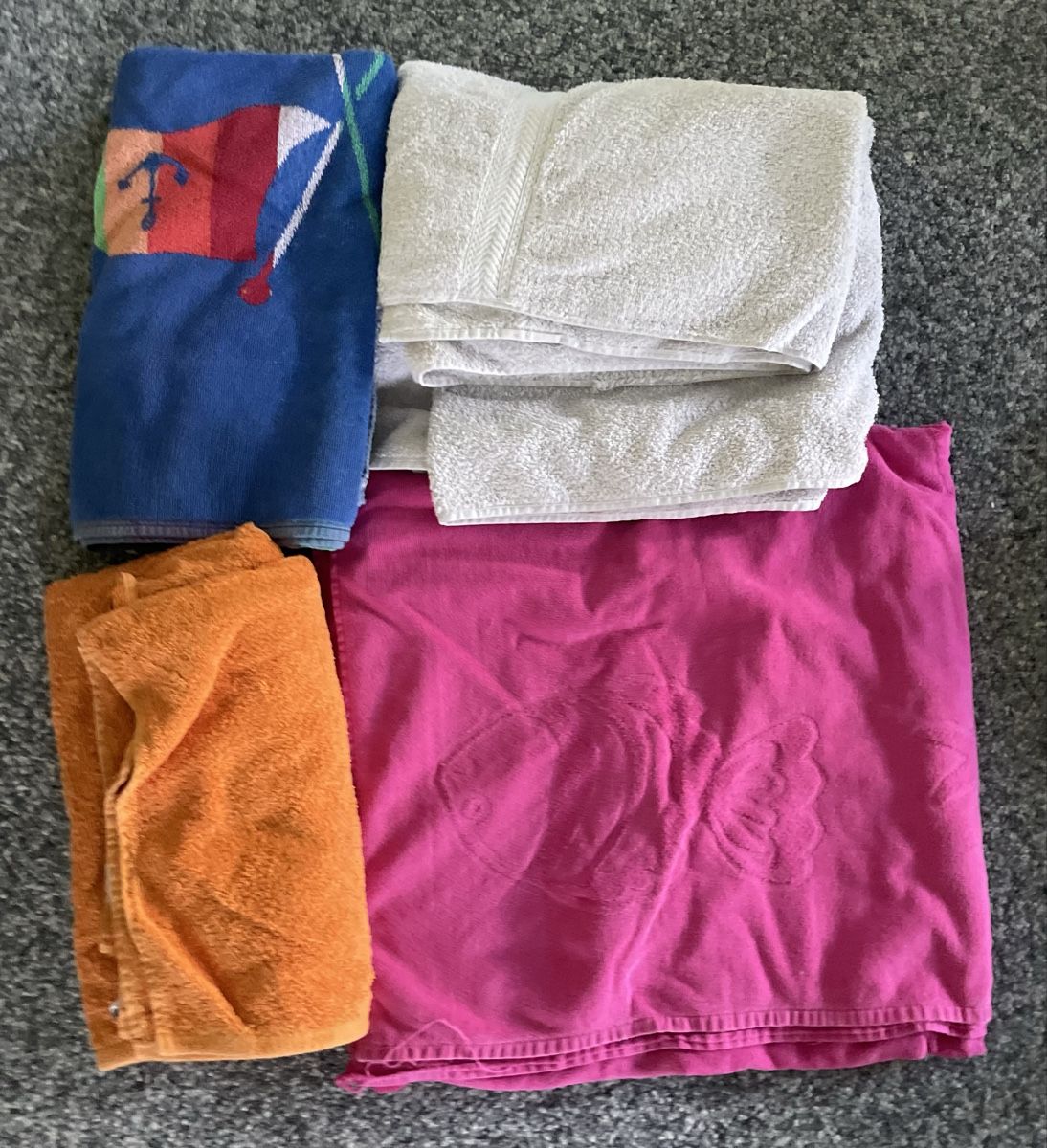 Badetücher: Frottee Handtücher 4er Set bunt, gebraucht  – Gebraucht aus Au ZH von Jaggy4