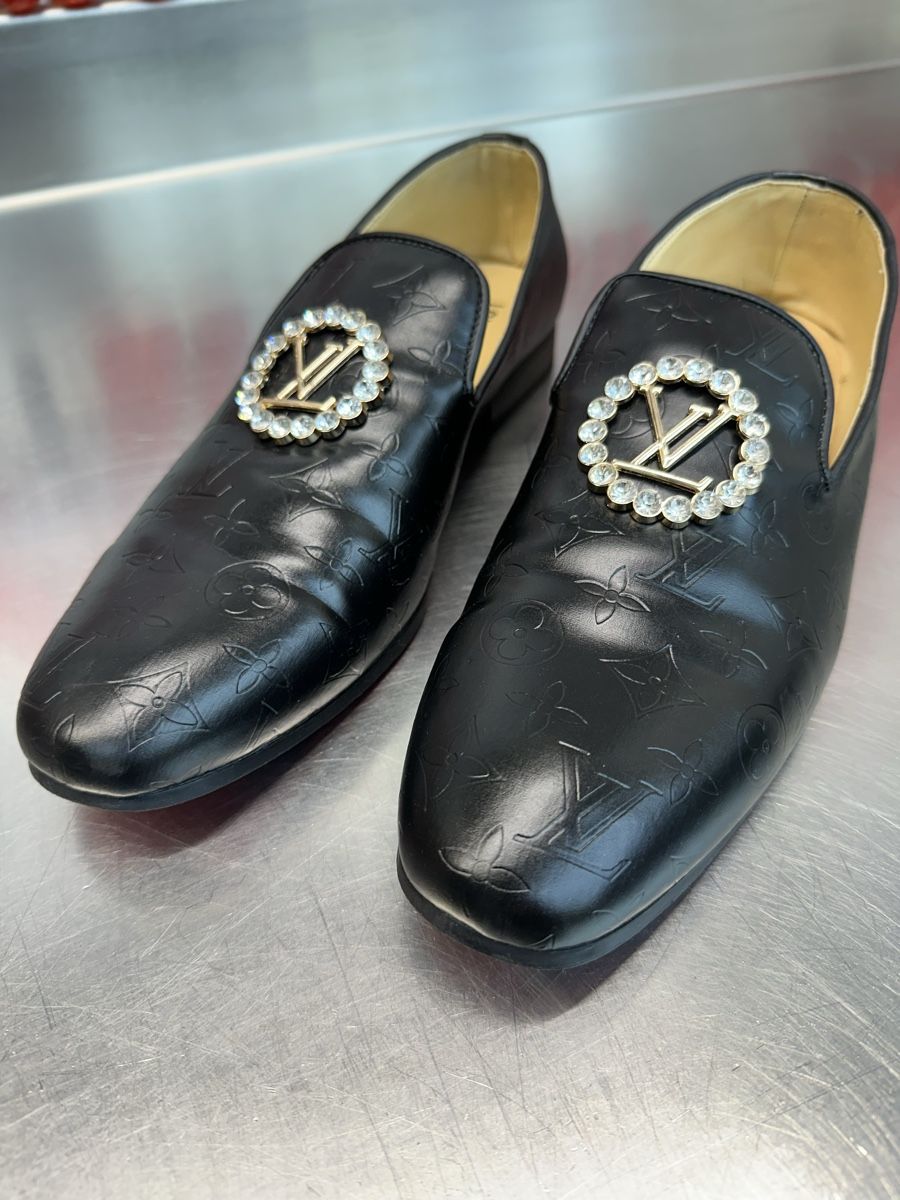 Louis Vuitton Chaussures hommes: Louis Vuitton schwarz mit Schmuckstein – D'occasion à Schwende par weesli 1