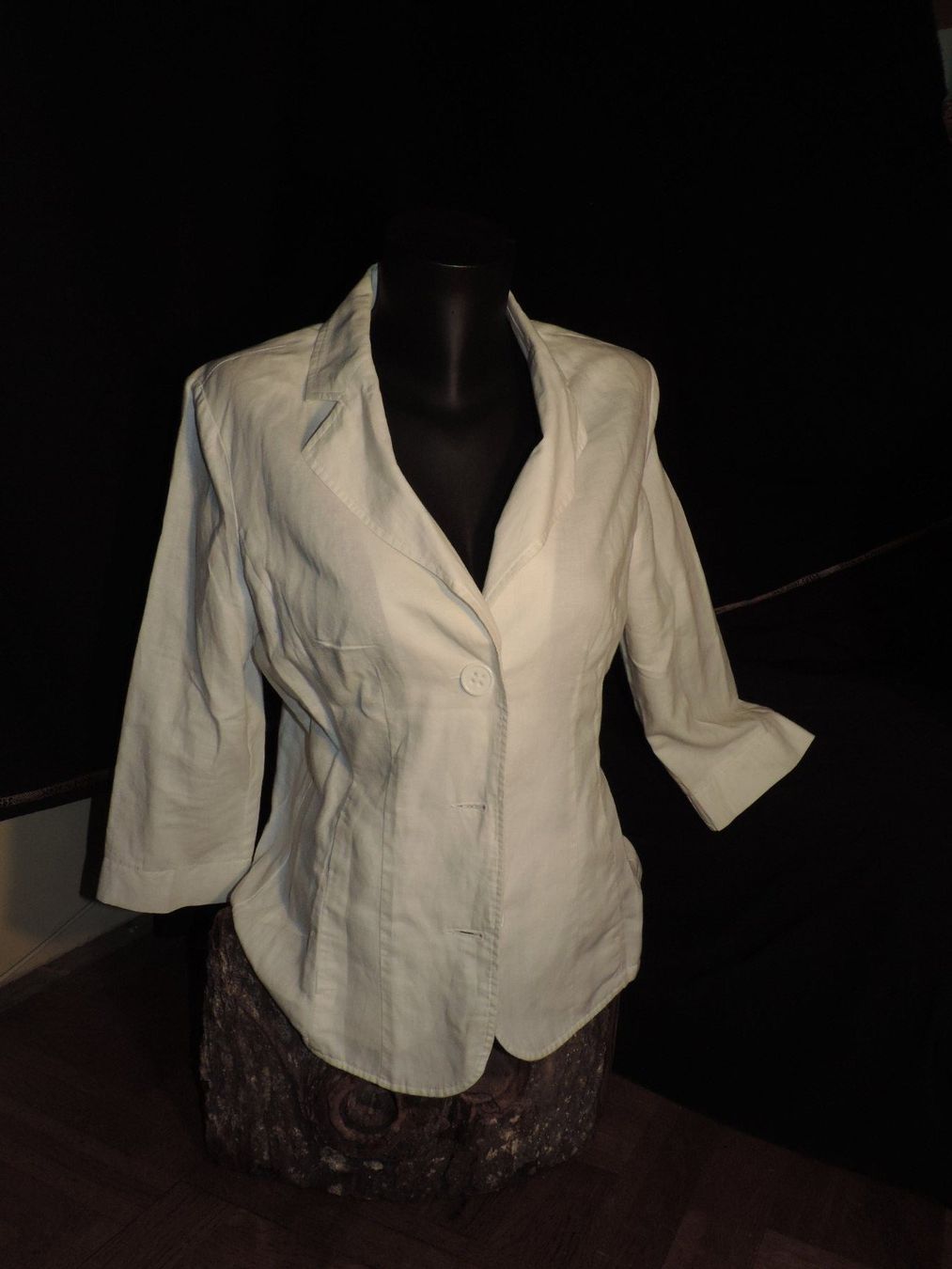 Lotti di vestiti: ensemble haut avec veste blanche – Usato da Genève venduto da Axelle333 3