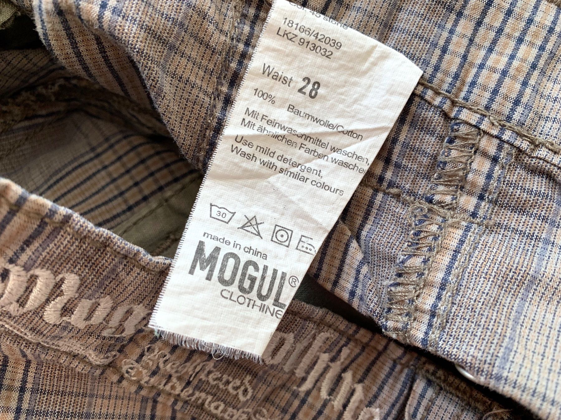 Hosen: MOGUL super schöne Shorts / Bermudas Gr. 28 – Gebraucht aus Meiringen von Stuffandmore 3