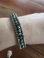 Schmuck Armband mit grünen Perlen zu verkaufen!