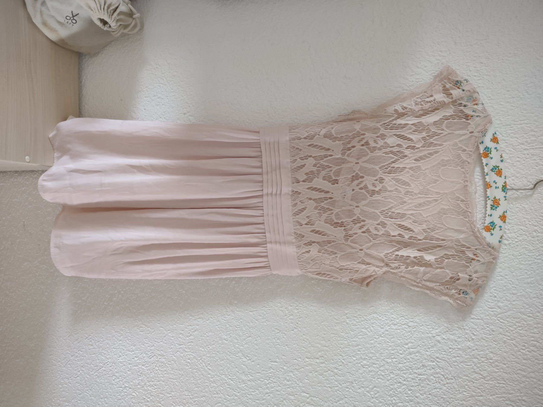 Robes: Robe VILA CLOTHES dentelle rose taille S – D'occasion à Gasel par any_zyw8 1