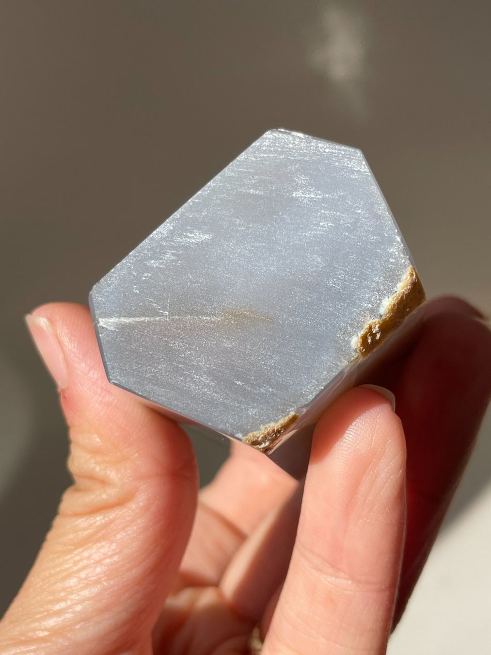 Minerali & Pietre curative: Grauer Achat-Monolith mit Druse – Nuovo (secondo la descrizione) da Schiers venduto da sisikristall 7