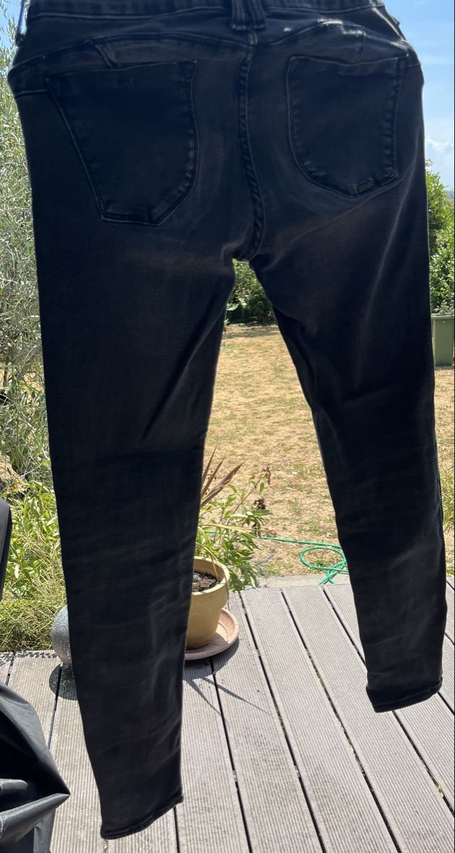 Le Temps Des Cerises Jeans: Jeans Le temps des Cerises  – D'occasion à La Neuveville par VivreLibre