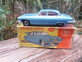 Ancienne Dinky Toys no 142 (Jaguar mark x) avec la boite