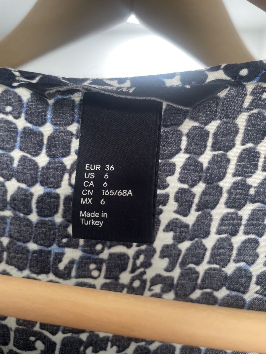 H&M Jumpsuits: H&M summer Playsuit, Size 36, Viscose – Gebraucht aus Sementina von NinaDel 2