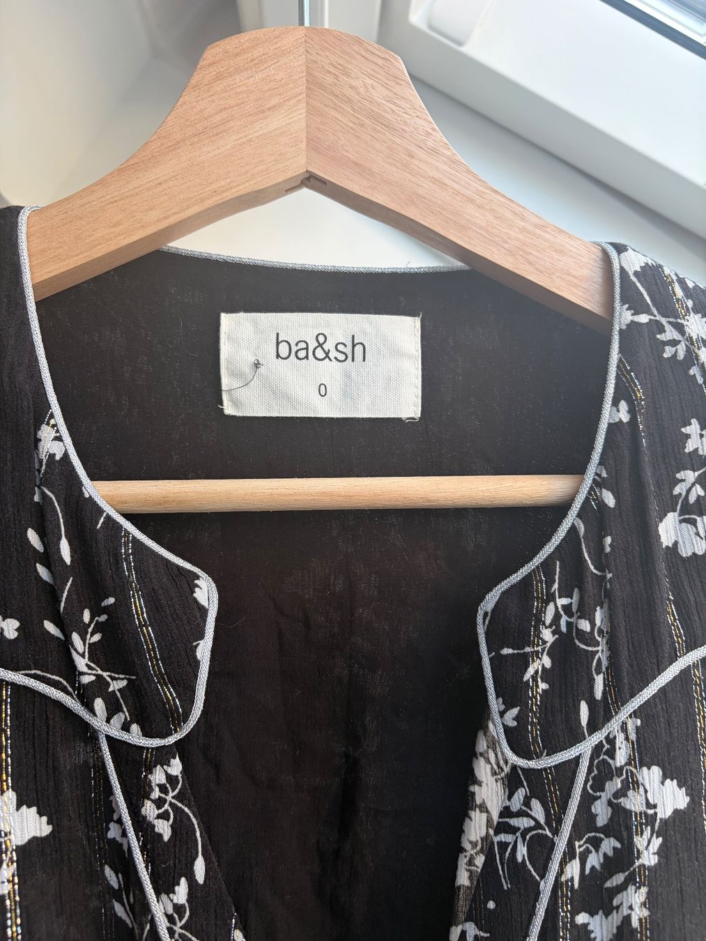Ba&Sh Vestiti: Robe Ba&sh fleurie noire taille 0 – Usato da Lausanne venduto da dia_9hn2 1