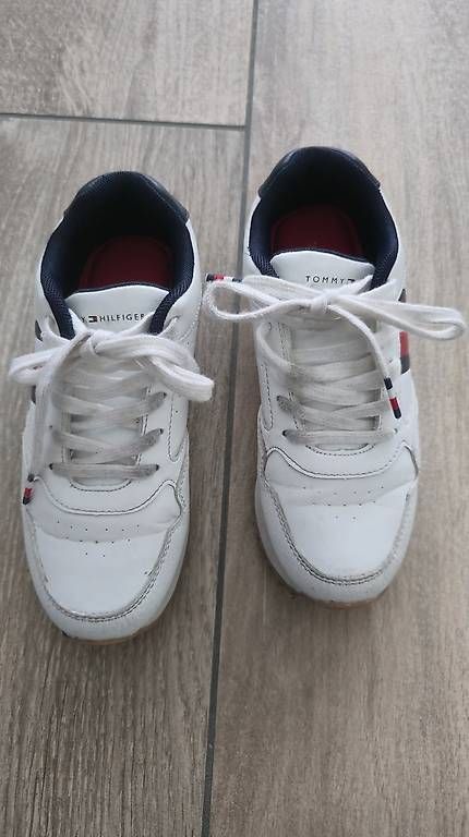 Scarpe per ragazzi: Sneaker gr. 32 Tommy Hilfiger – Usato da Liestal venduto da hel_2xmx